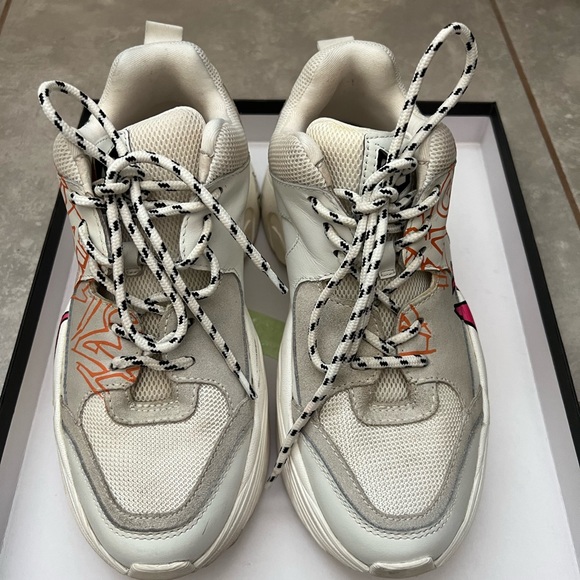 Worn a few times - Picture 3 of 5